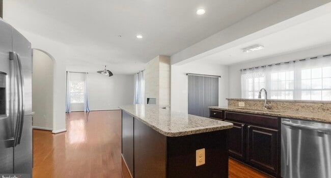 Photo - 10185 Warfield St