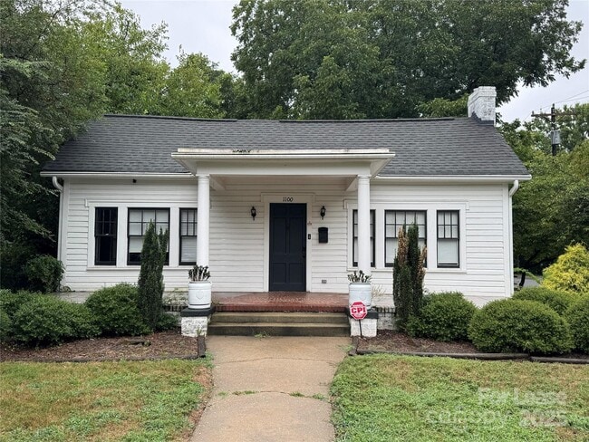 Building Photo - 1100 Herrin Ave Rental