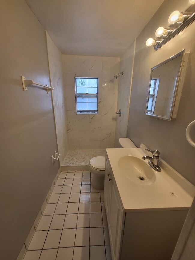 Photo - 1718 Pine Grove Ave Unit 2