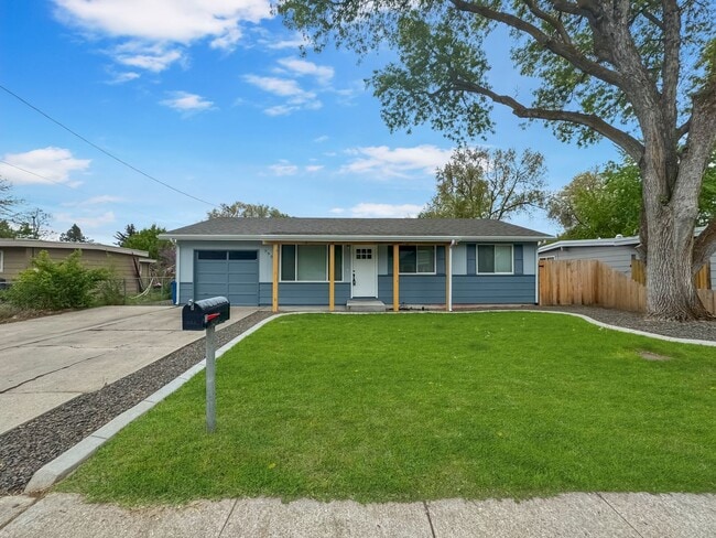 Building Photo - Immaculate Single-Level Home