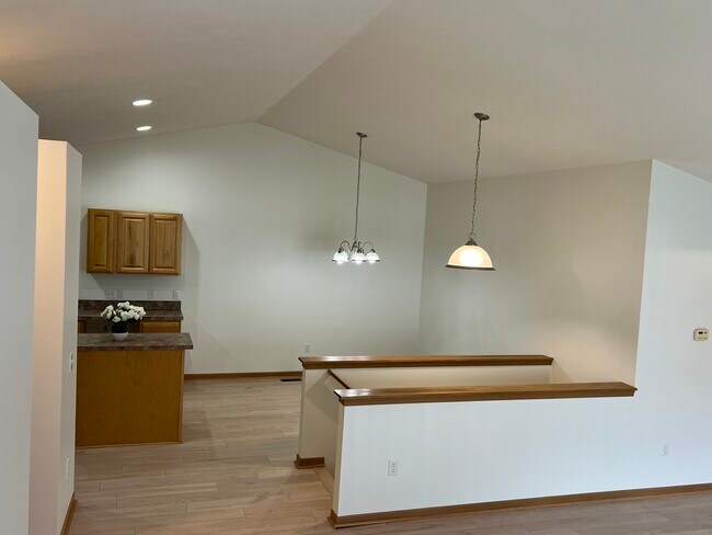 Photo - 44237 136th AVe