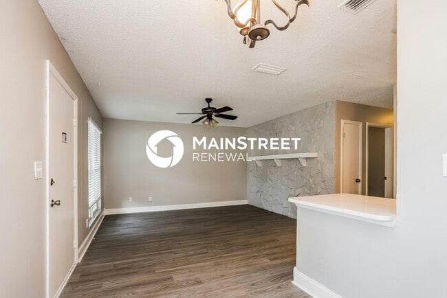 Photo - 3 Bedroom Pet-Friendly Home in Clearwater, FL with Main Street Renewal