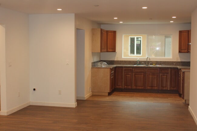 Building Photo - 14308 Osborne St Rental