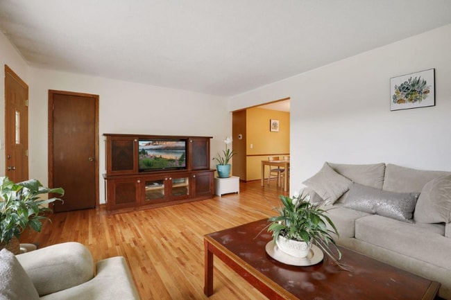 Photo - 656 17th Ave NW