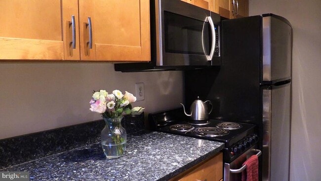 Photo - 1900 S St NW Unit 4