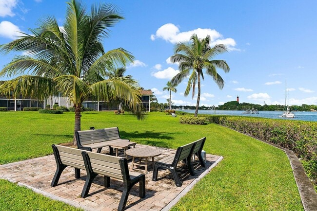 Photo - 755 Saturn St Unidad D201