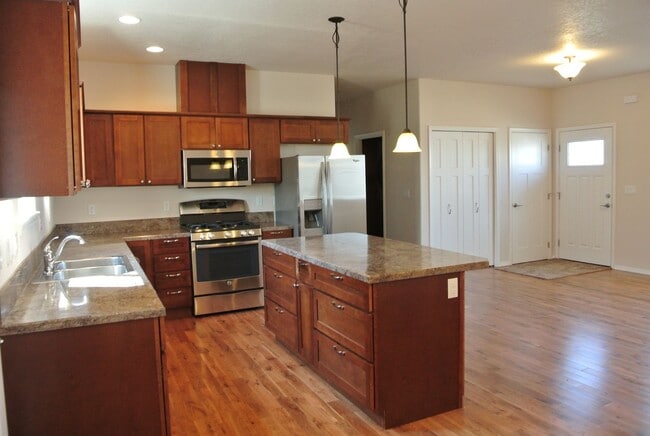 Photo - Spread Out and Live Large in this Luxuriou...