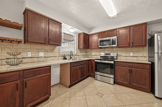 Photo - 1407 Somercotes Ln