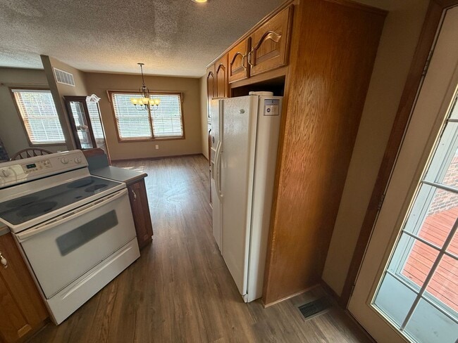 Photo - Spacious 5 Bedroom Home in a Peaceful Country Setting