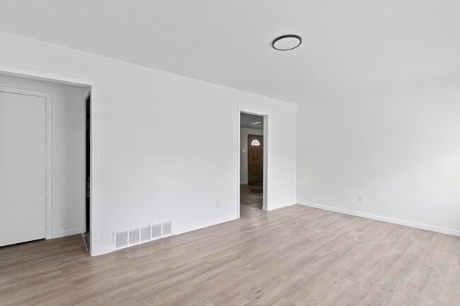 Photo - 9835 Winkler Dr