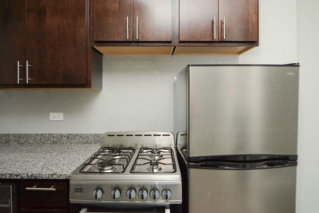 533 W Belden Ave Unit 103B