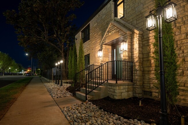 Building Photo - 718 S Columbia Ave Unit A