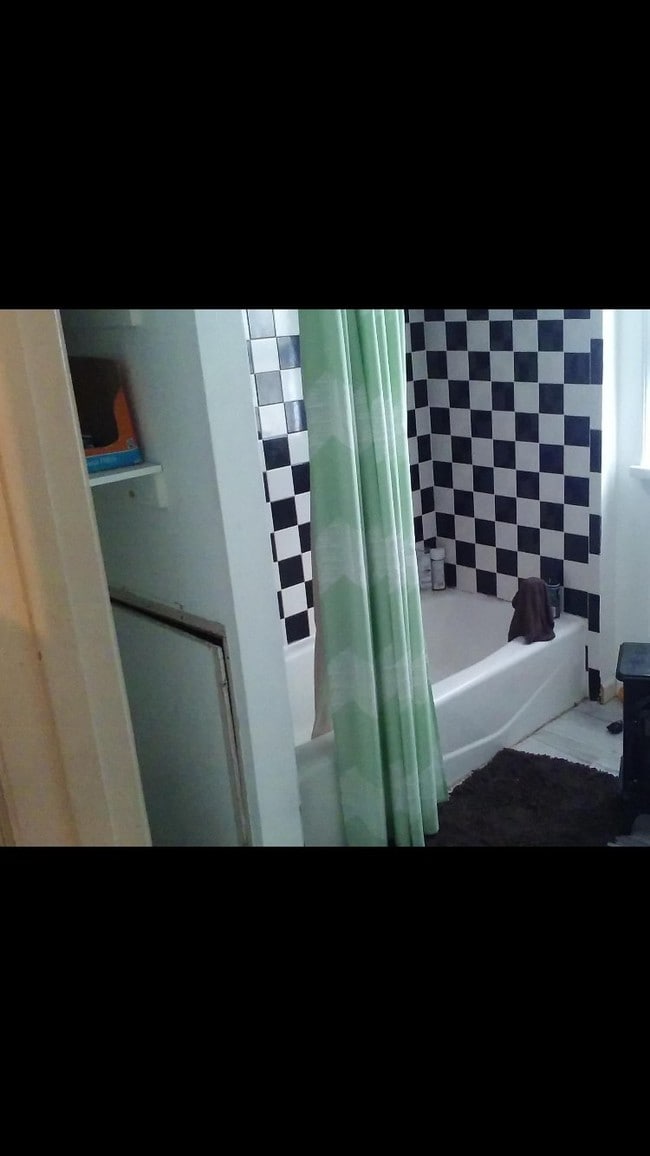 Photo - 1810 Larkins Way