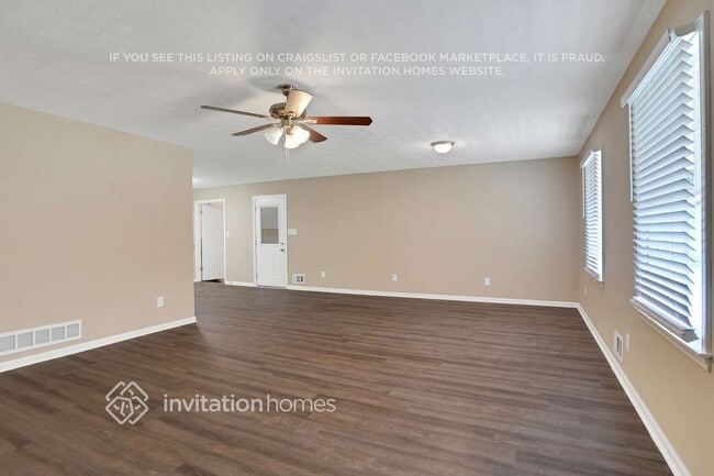 Photo - 215 Winston Dr