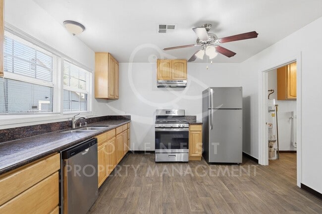 4617 13th Ave Unit 4617 13th Ave - Unit B (Mid Unit)