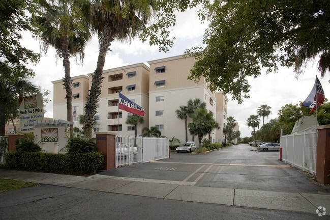 El Tesoro Apartments - El Tesoro Apartments