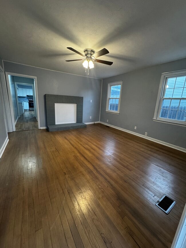 living room - 937 Shamrock Ave