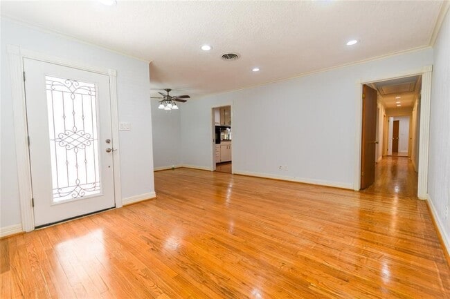 Building Photo - 10518 Hazelhurst Dr