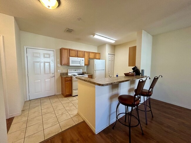 Photo - 5550 E Michigan St