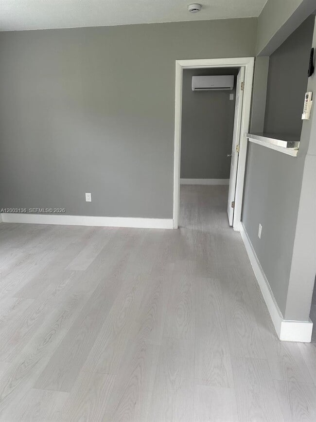 Photo - 2016 Miami Rd Unit B