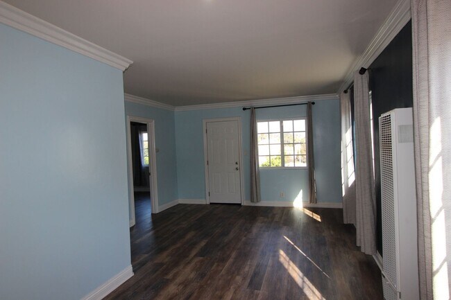 Photo - Beautiful 2 bedroom 1.5 bathroom available for rent now