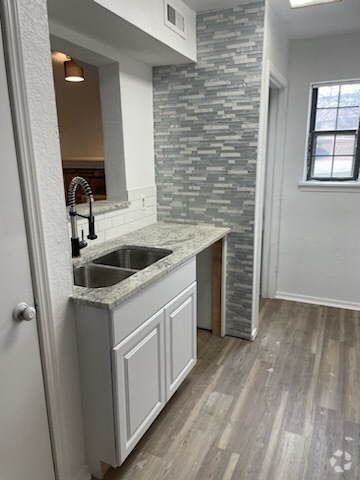 Building Photo - 14401 N Pennsylvania Ave Unit #4E Rental