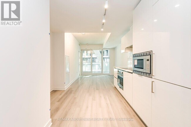 Photo - 230 Simcoe St Unit 1327