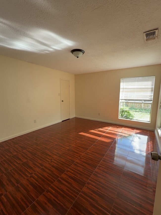 Photo - 1527 Lazy Spring Dr
