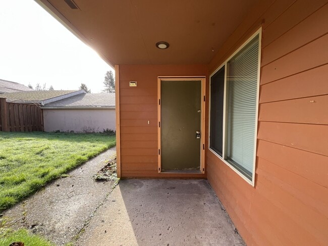 Building Photo - Spacious 3-Bedroom Home in Prime highly sought-after West Linn community Unit #1408