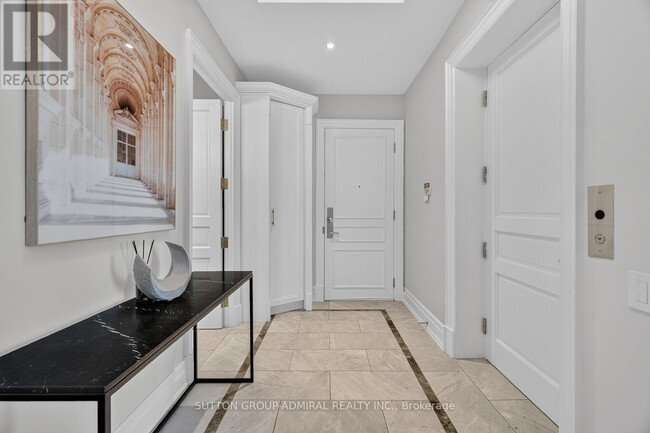 155 St Clair Ave W Unit 1801