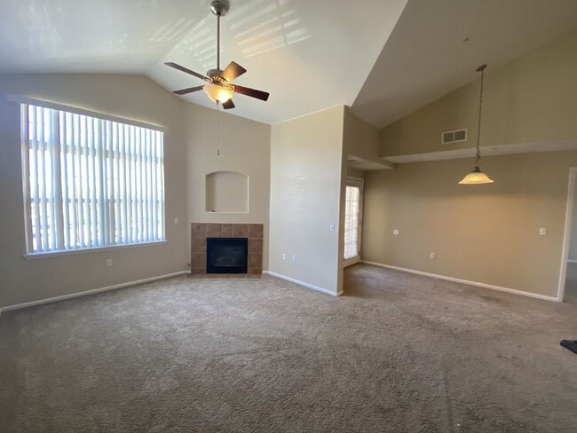 Photo - $500 OFF YOUR FIRST MONTHS RENT! Don't Miss This 3BR/ 2BA Condo with 1 car garage @ Creek Side In... Unidad 201