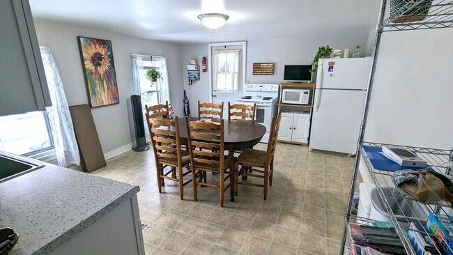 Kitchen - 1929 2nd St Unit Upper