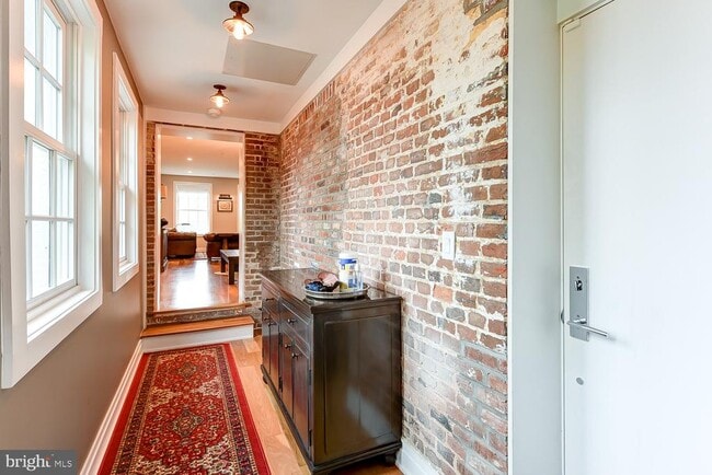 Building Photo - 628 South Carolina Ave SE Unit 5C