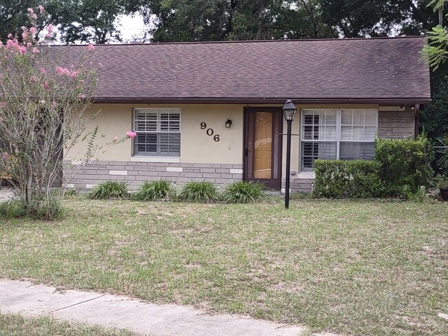 STREET VIEW - 906 Hartford Dr House