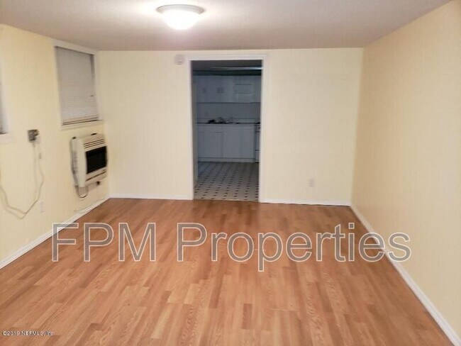 Photo - 6348 Hyde Grove Ave Unidad Garage