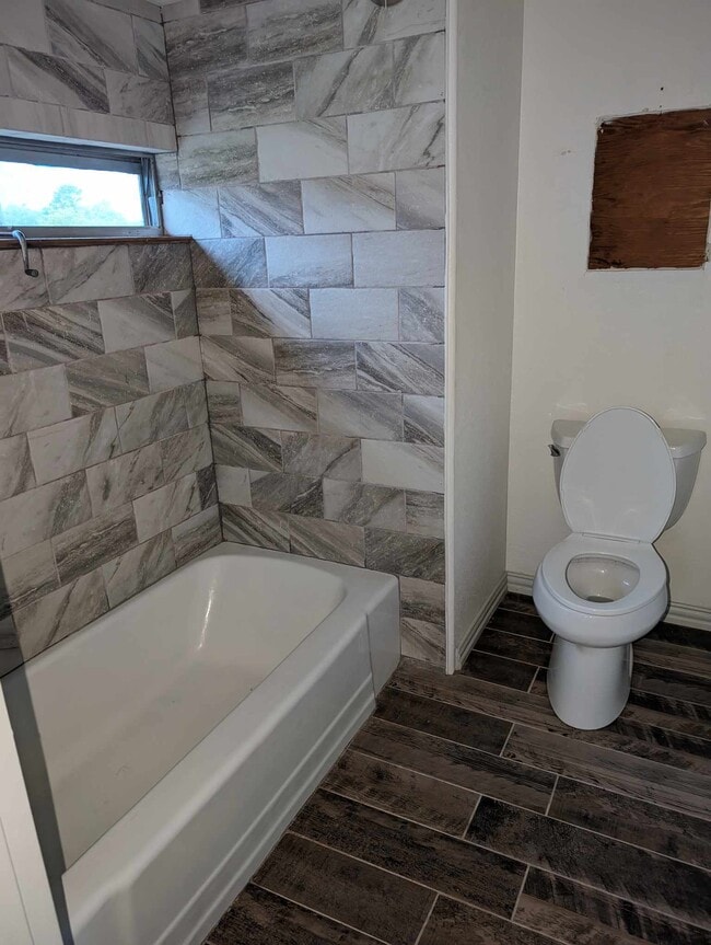 Photo - 4600 Lakeshore Dr