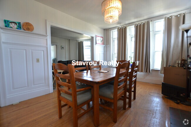Building Photo - 1681 Beacon St Unit 1 Rental