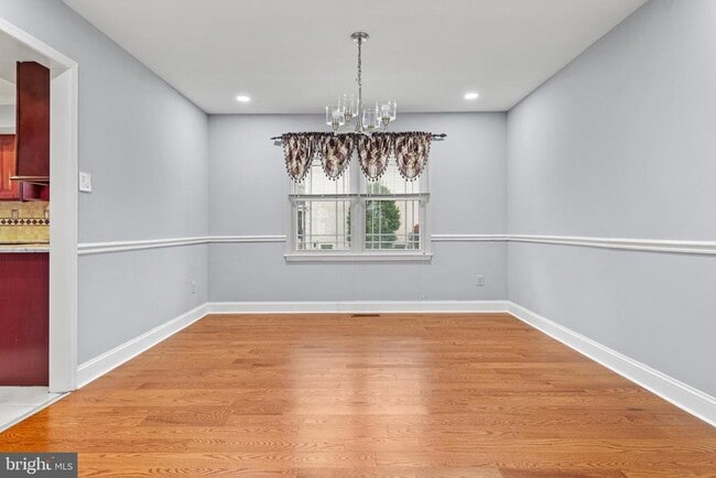 Photo - 125 Scarlet Dr