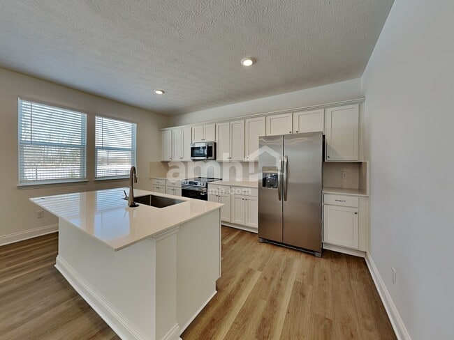 Photo - 1076 Broyles Xing