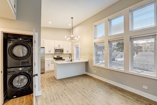 Photo - 4329 N Ashland Ave Unit C