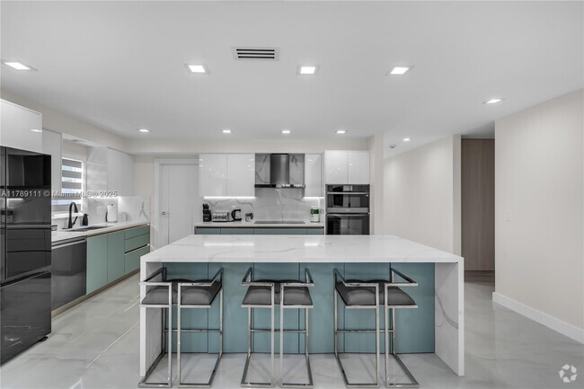 Building Photo - 1045 Hollywood Blvd Rental