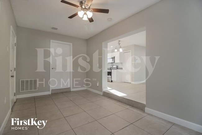 1833 Pineview Cir