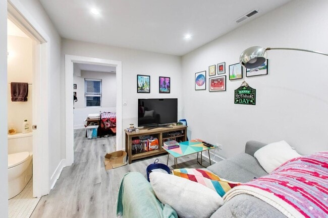 Photo - 2021 W Shakespeare Ave Unit CH1