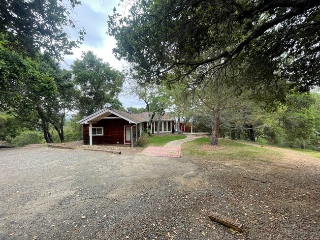 Building Photo - 15480 Peach Hill Rd