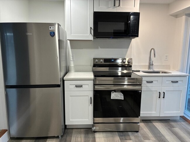 Building Photo - 57 Bloomingdale St Unit 1