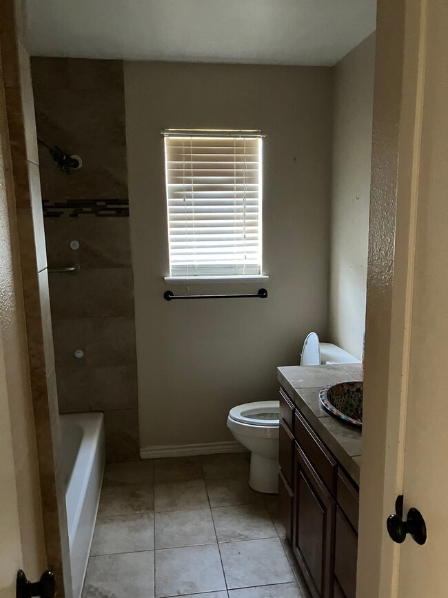 Photo - 1906 Sunnyside Rd House