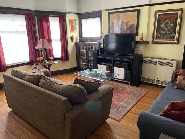 1529 W 12th St Unit Lower Flat