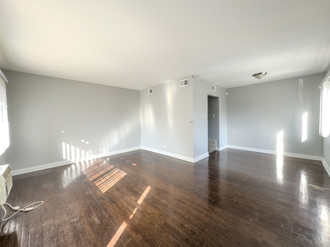 Photo - 6947 S Jeffery Blvd Unidad 2E