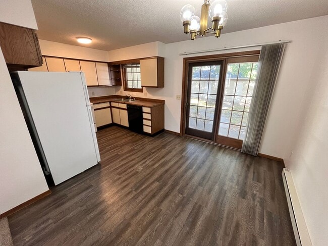 Photo - Great Location - 2 Bdrm , 1.5 Baths  - Ava...