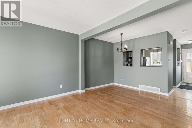 Photo - 4338 Meadowvale Ln